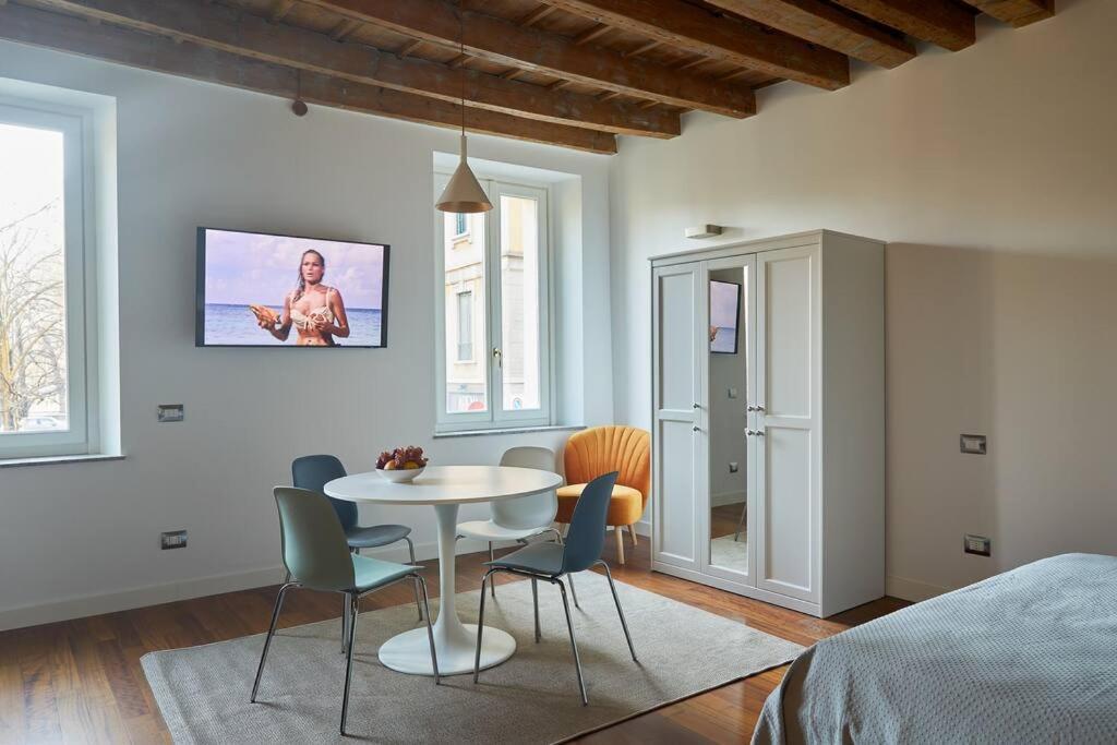Lovely Flat With Park View Милано Екстериор снимка