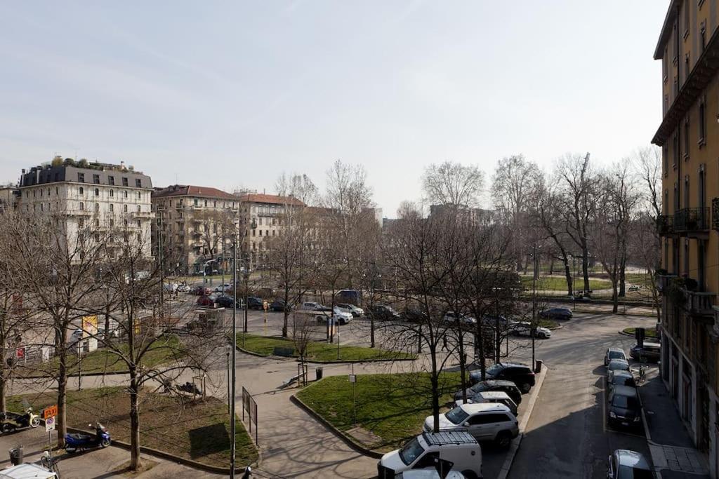 Lovely Flat With Park View Милано Екстериор снимка