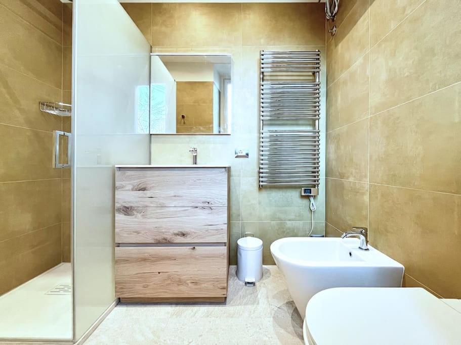 Lovely Flat With Park View Милано Екстериор снимка